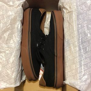 NEW classic vans black/gum